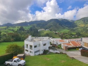 VENTA DE CASA INDEPENDIENTE DE 320 m2 EN LA FLORIDA, VILLAMARÍA, CALDAS.