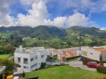 VENTA DE CASA INDEPENDIENTE DE 320 m2 EN LA FLORIDA, VILLAMARÍA, CALDAS.