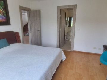 VENTA DE CASA INDEPENDIENTE DE 320 m2 EN LA FLORIDA, VILLAMARÍA, CALDAS.
