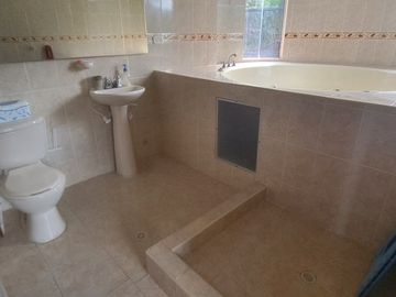 VENTA DE CASA INDEPENDIENTE DE 320 m2 EN LA FLORIDA, VILLAMARÍA, CALDAS.