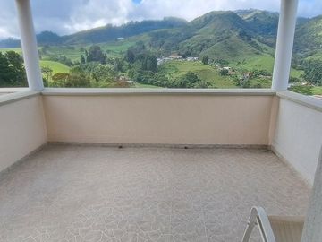 VENTA DE CASA INDEPENDIENTE DE 320 m2 EN LA FLORIDA, VILLAMARÍA, CALDAS.