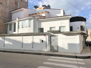 BONITA CASA EN VENTA URB. CAMPO REAL, CAJAMARCA