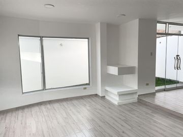 BONITA CASA EN VENTA URB. CAMPO REAL, CAJAMARCA