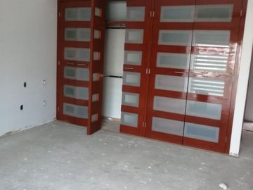 PRECIOSA CASA REMODELADA EN VENTA LOMAS DEL SEMINARIO