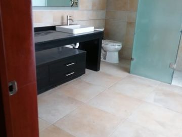 PRECIOSA CASA REMODELADA EN VENTA LOMAS DEL SEMINARIO