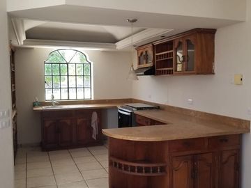 EXCELENTE CASA CONDOMINIO CUMBRES, RESIDENCIAL GUADALUPE