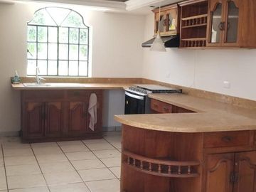 EXCELENTE CASA CONDOMINIO CUMBRES, RESIDENCIAL GUADALUPE