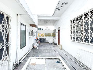 Dijual Villa di Komplek Taman Polonia Jalan Taman Polonia 1