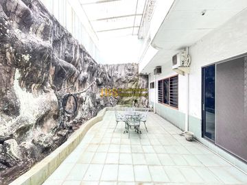 Dijual Villa di Komplek Taman Polonia Jalan Taman Polonia 1