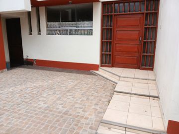 🏡 ¡CASA IDEAL PARA FAMILIAS GRANDES EN LA MOLINA! 3 DEPARTAMENTOS EN 1 🏡✨