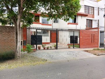 🏡 ¡CASA IDEAL PARA FAMILIAS GRANDES EN LA MOLINA! 3 DEPARTAMENTOS EN 1 🏡✨