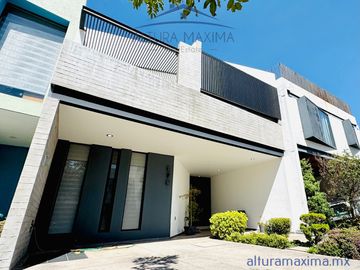 Casa en Venta Coto Valeira Zona Real Zapopan