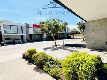 Casa en Venta Coto Valeira Zona Real Zapopan