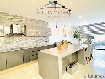 Casa en Venta Coto Valeira Zona Real Zapopan