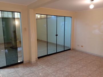 ¡Ubicadisima! Vendo Casa en Av Cutervo - Ica
