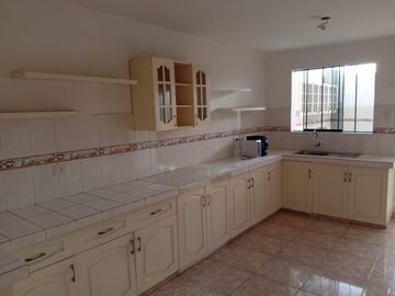 ¡Ubicadisima! Vendo Casa en Av Cutervo - Ica