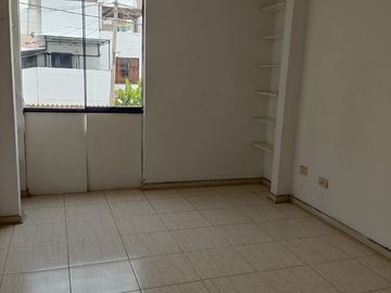 ¡Ubicadisima! Vendo Casa en Av Cutervo - Ica