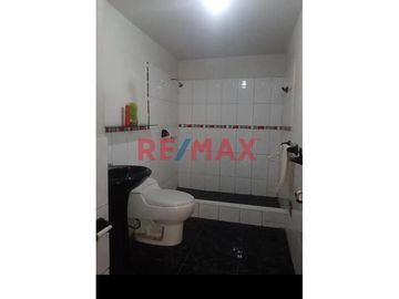 Se Vende Amplia Casa De 3 Pisos En San Juan De Lurigancho