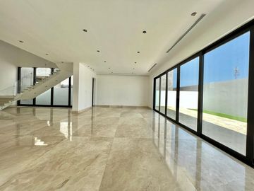 SE VENDE CASA EN LOS LAGOS
