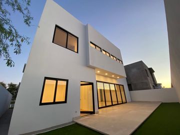 SE VENDE CASA EN LOS LAGOS