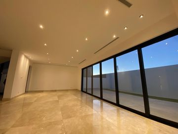 SE VENDE CASA EN LOS LAGOS
