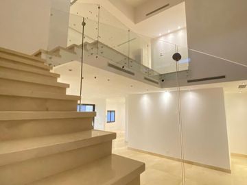 SE VENDE CASA EN LOS LAGOS
