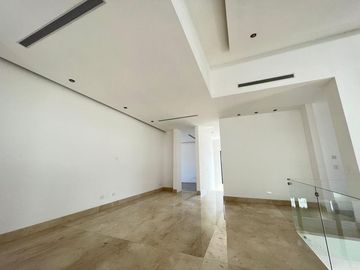 SE VENDE CASA EN LOS LAGOS