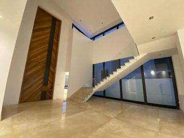 SE VENDE CASA EN LOS LAGOS