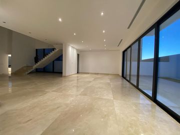 SE VENDE CASA EN LOS LAGOS