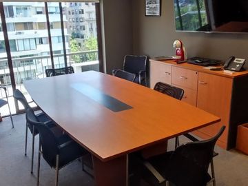 Oficina Remodelada en Venta – Providencia, a Pasos del Metro Los Leones