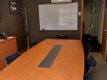 Oficina Remodelada en Venta – Providencia, a Pasos del Metro Los Leones