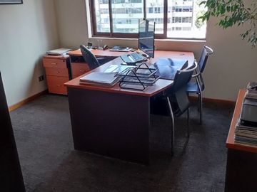 Oficina Remodelada en Venta – Providencia, a Pasos del Metro Los Leones