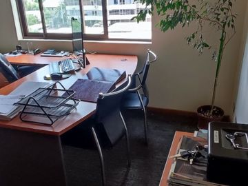 Oficina Remodelada en Venta – Providencia, a Pasos del Metro Los Leones