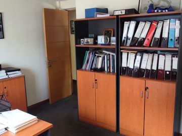 Oficina Remodelada en Venta – Providencia, a Pasos del Metro Los Leones
