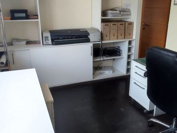 Oficina Remodelada en Venta – Providencia, a Pasos del Metro Los Leones