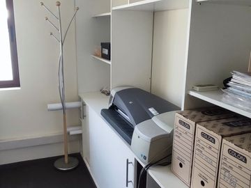 Oficina Remodelada en Venta – Providencia, a Pasos del Metro Los Leones