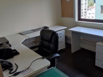 Oficina Remodelada en Venta – Providencia, a Pasos del Metro Los Leones