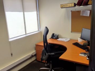 Oficina Remodelada en Venta – Providencia, a Pasos del Metro Los Leones