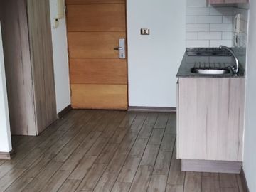 Departamento 1D/1B en Venta Semi Nuevo, Vista Despejada, a Pasos del Metro Hospitales