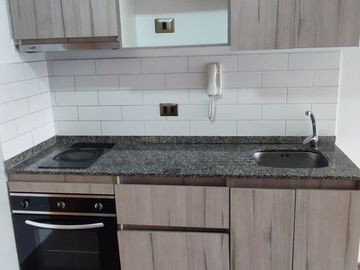 Departamento 1D/1B en Venta Semi Nuevo, Vista Despejada, a Pasos del Metro Hospitales