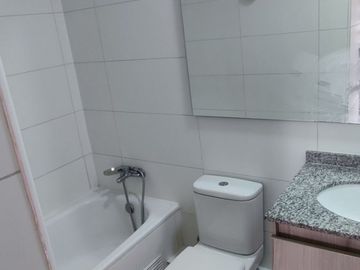 Departamento 1D/1B en Venta Semi Nuevo, Vista Despejada, a Pasos del Metro Hospitales