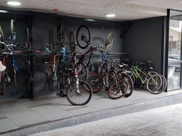 Departamento 1D/1B en Venta Semi Nuevo, Vista Despejada, a Pasos del Metro Hospitales