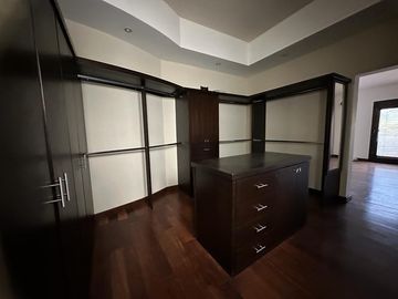 SE RENTA CASA EN LOS LAGOS