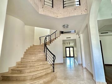 SE RENTA CASA EN LOS LAGOS
