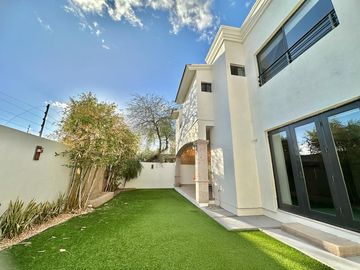 SE RENTA CASA EN LOS LAGOS