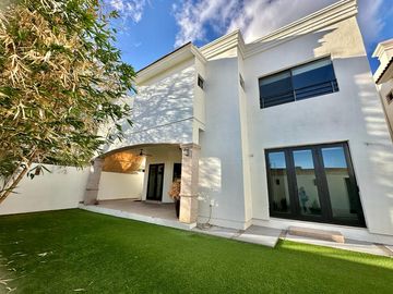 SE RENTA CASA EN LOS LAGOS