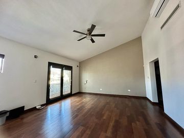 SE RENTA CASA EN LOS LAGOS