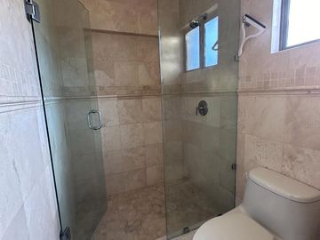 SE RENTA CASA EN LOS LAGOS