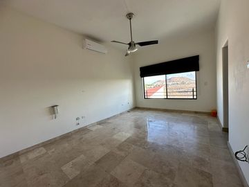 SE RENTA CASA EN LOS LAGOS