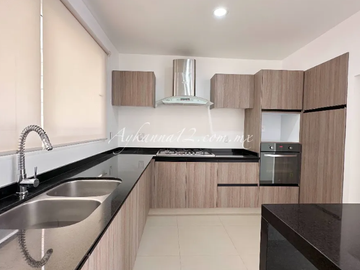 VENDO CASA PARQUE ESMERALDA